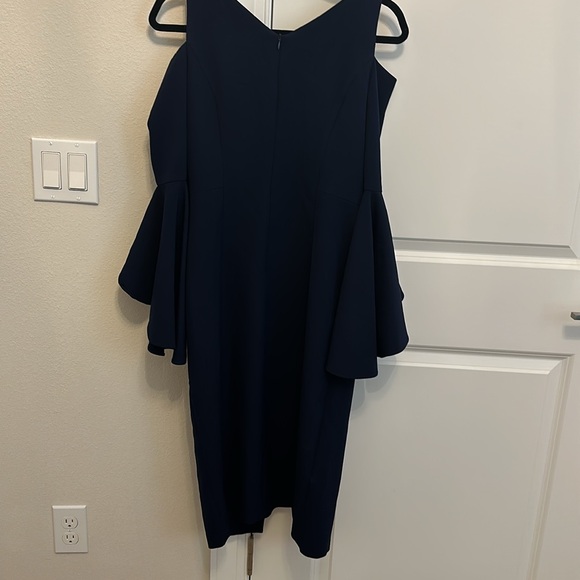 Maggy London size 6 navy cold shoulder bell sleeve formal dress - Picture 5 of 5